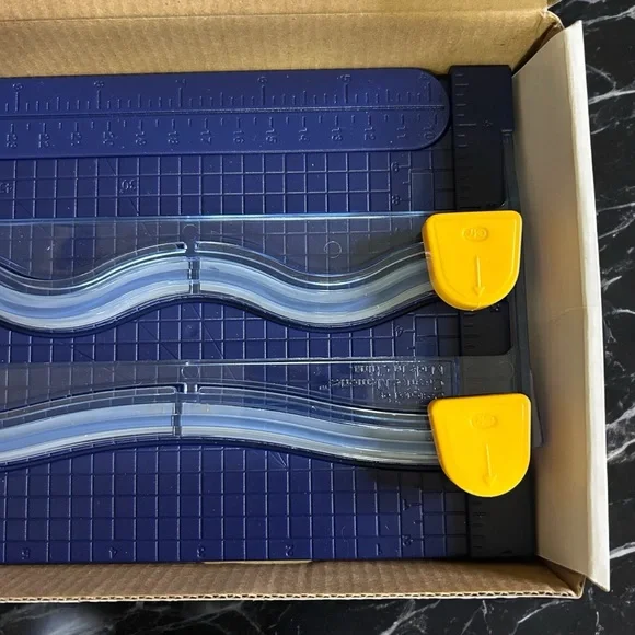 Creative Memories 12 Inch Decorative Trimmer - Picture 2 of 8